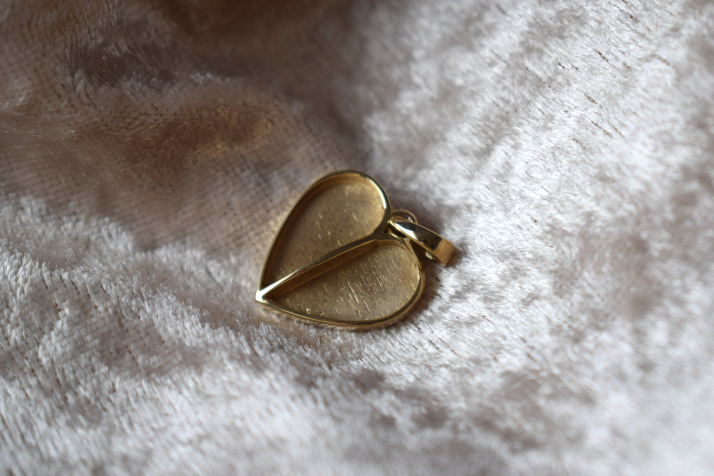 Split heart 9ct gold memorial necklace with double ashes compartments