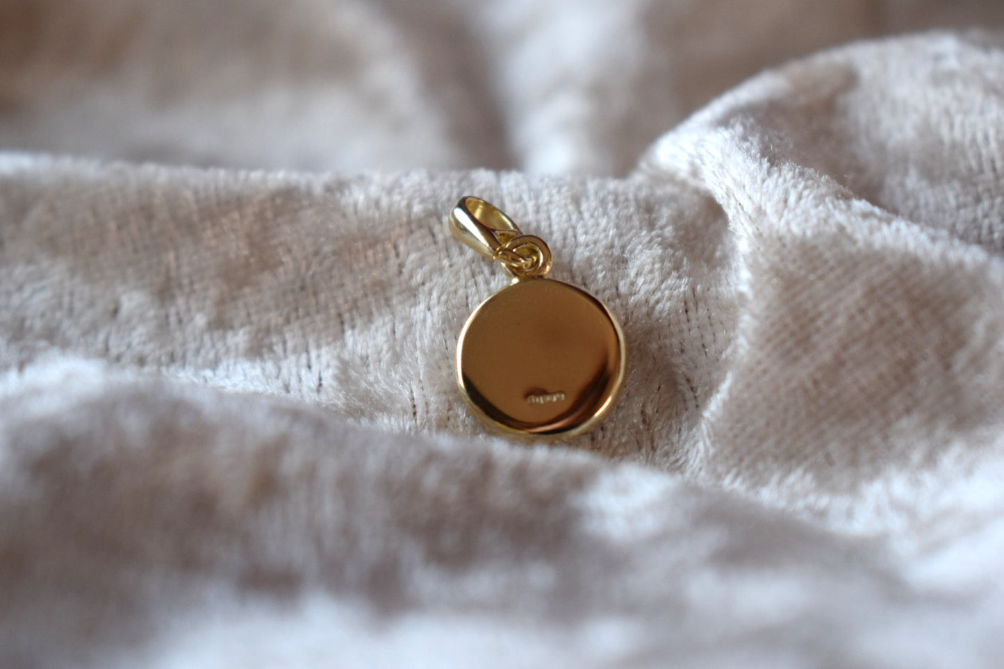 Small round 9ct gold memorial necklace with discreet ashes compartment