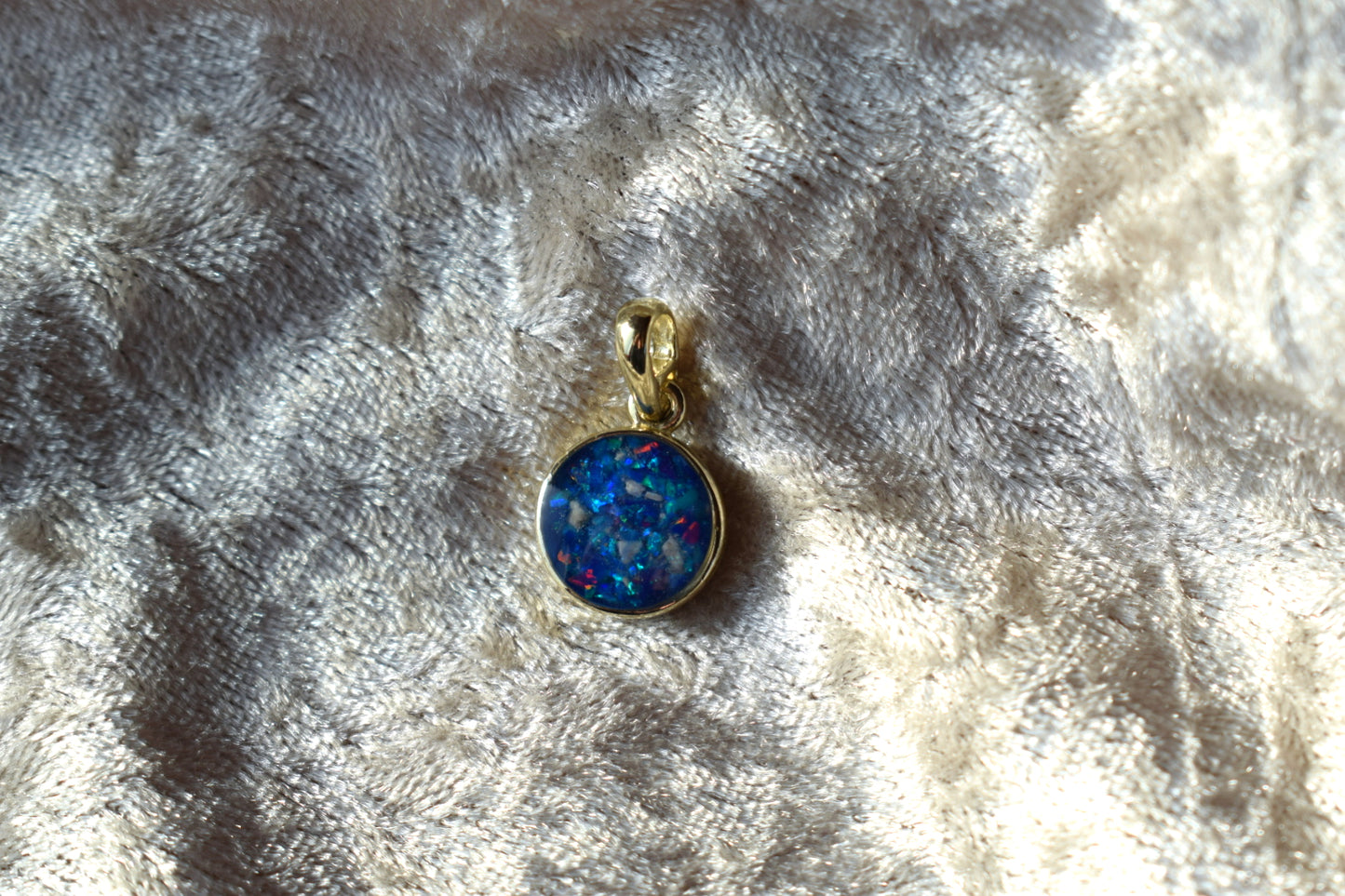Small round 9ct gold memorial necklace with discreet ashes compartment
