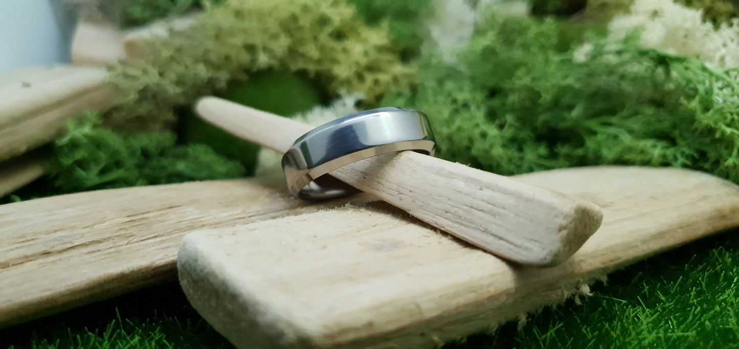 Men’s titanium wedding ring with high shine bevelled edge