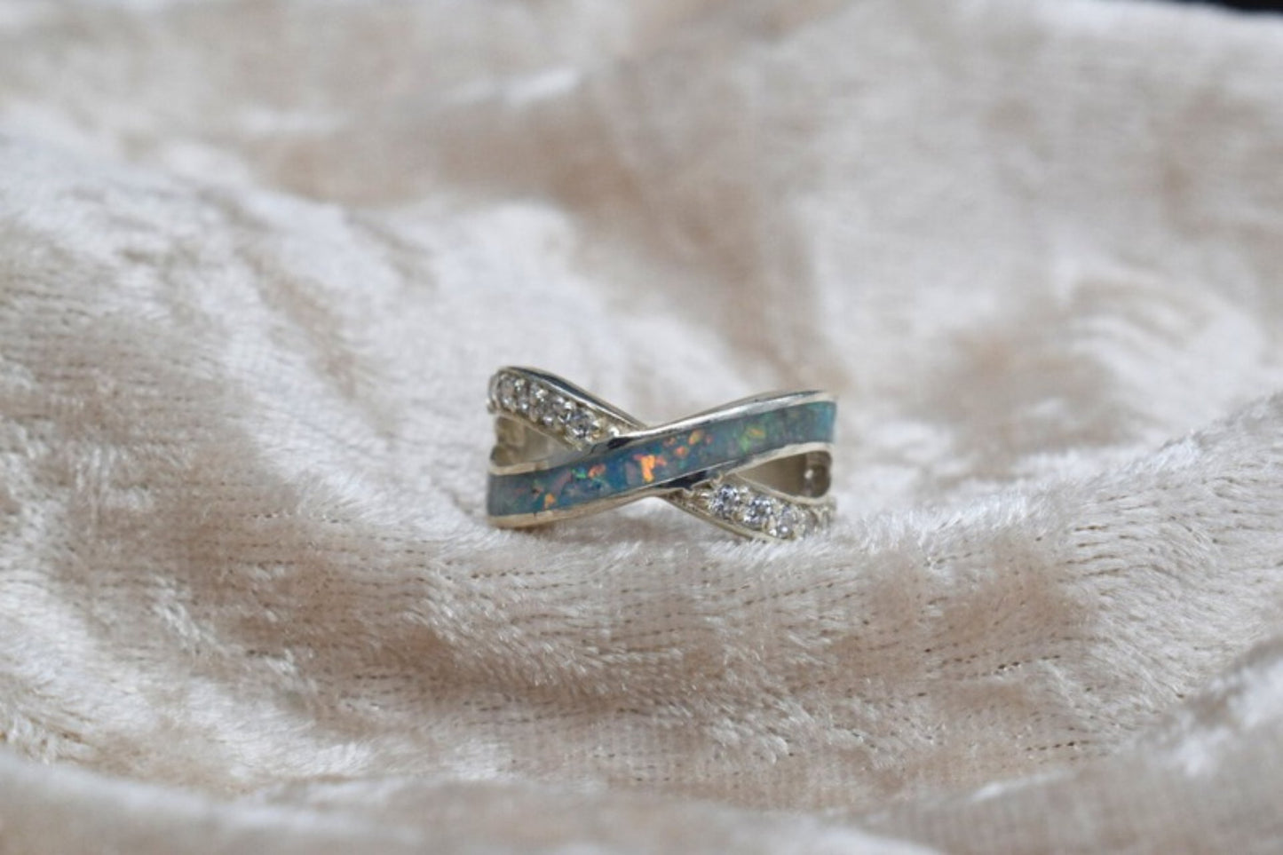 Sterling silver memorial ring with half-entwined CZ detail and hidden ashes
