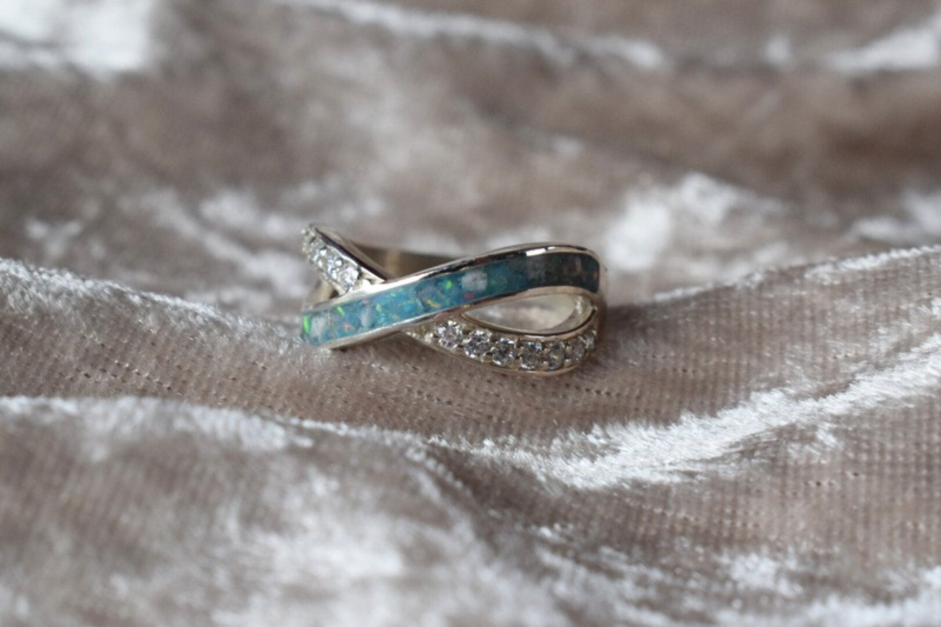 Sterling silver memorial ring with half-entwined CZ detail and hidden ashes