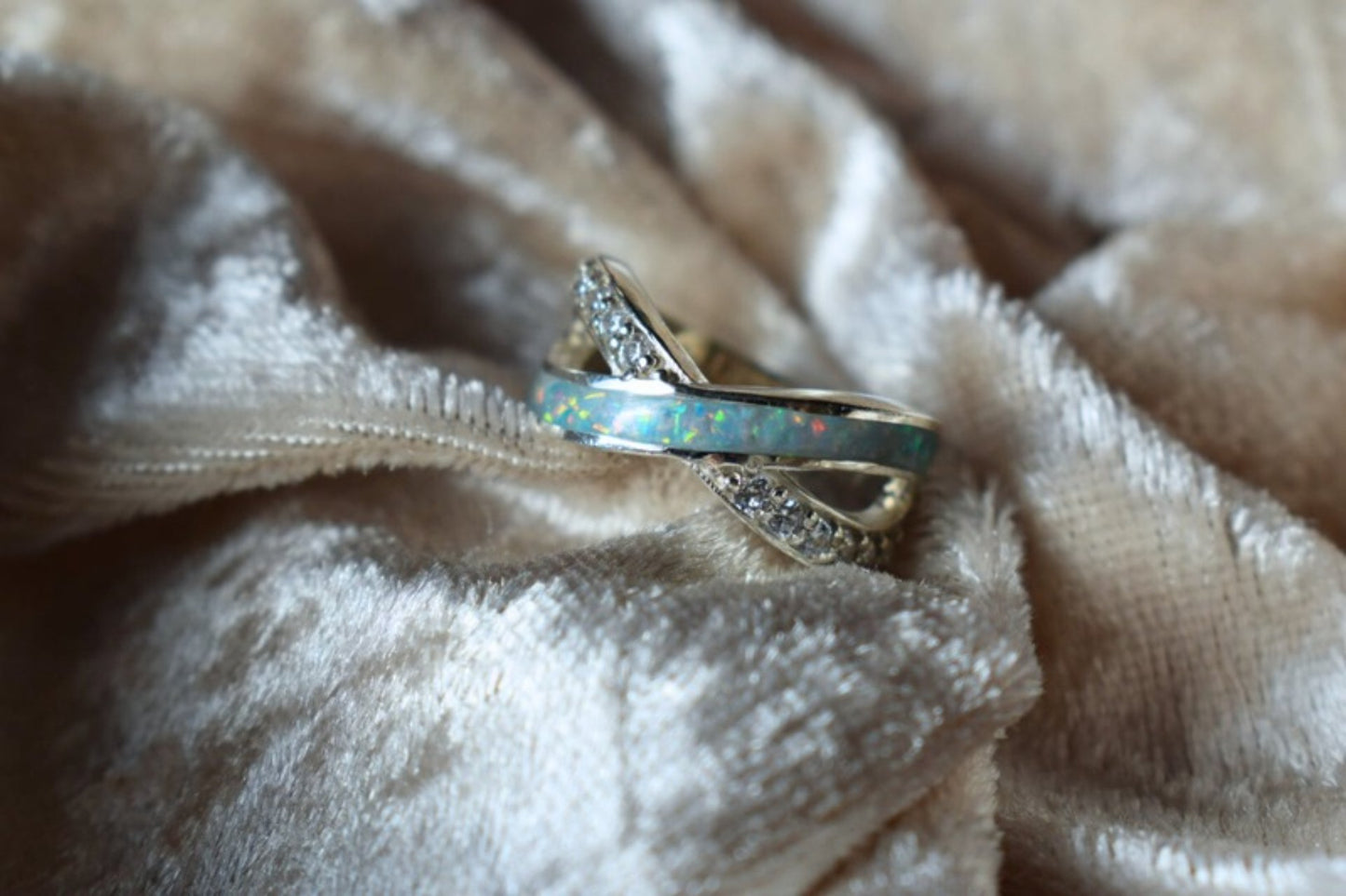 Sterling silver memorial ring with half-entwined CZ detail and hidden ashes