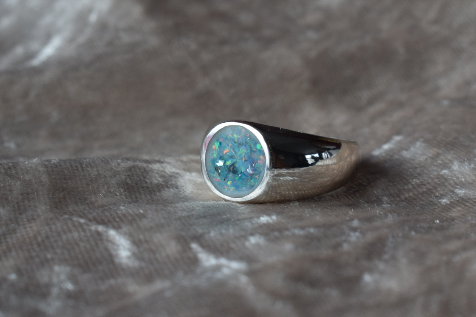 Men’s round silver signet ring with hidden cremation ashes setting