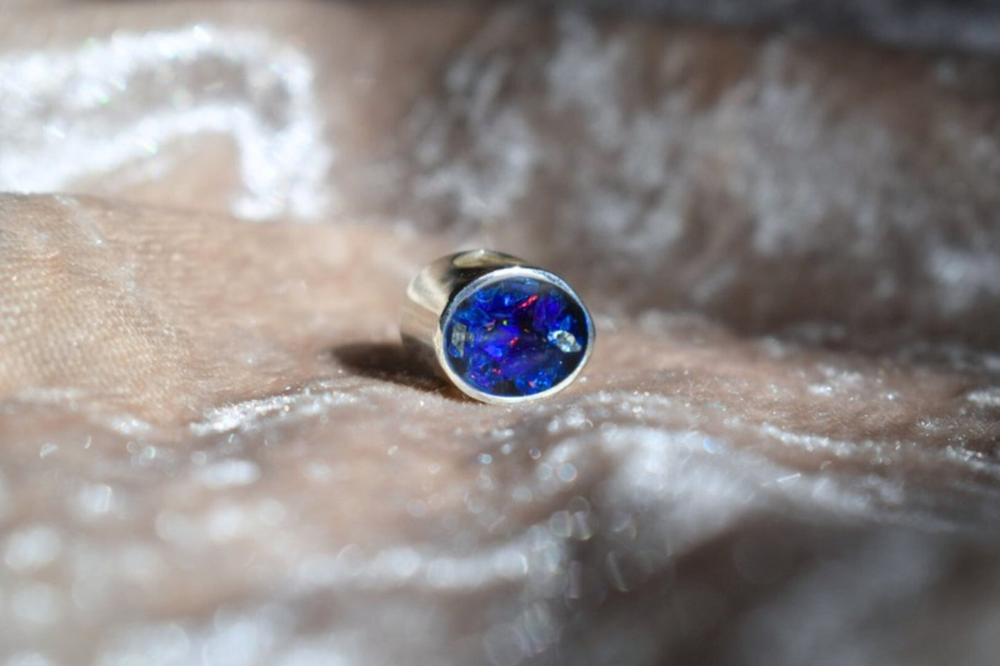 Pandora-style oval memorial charm with ashes – handcrafted cremation jewellery in sterling silver. Custom keepsake charm with free UK shipping