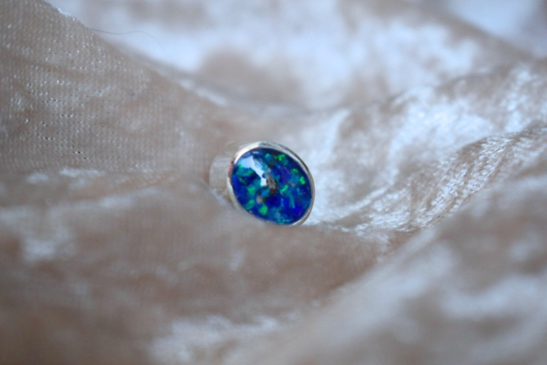 Pandora-style oval memorial charm with ashes – handcrafted cremation jewellery in sterling silver. Custom keepsake charm with free UK shipping