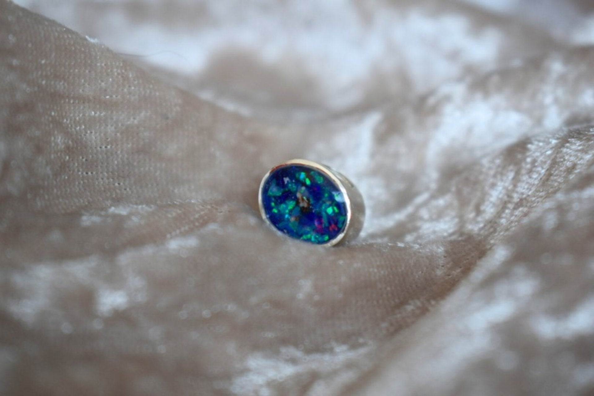 Pandora-style oval memorial charm with ashes – handcrafted cremation jewellery in sterling silver. Custom keepsake charm with free UK shipping