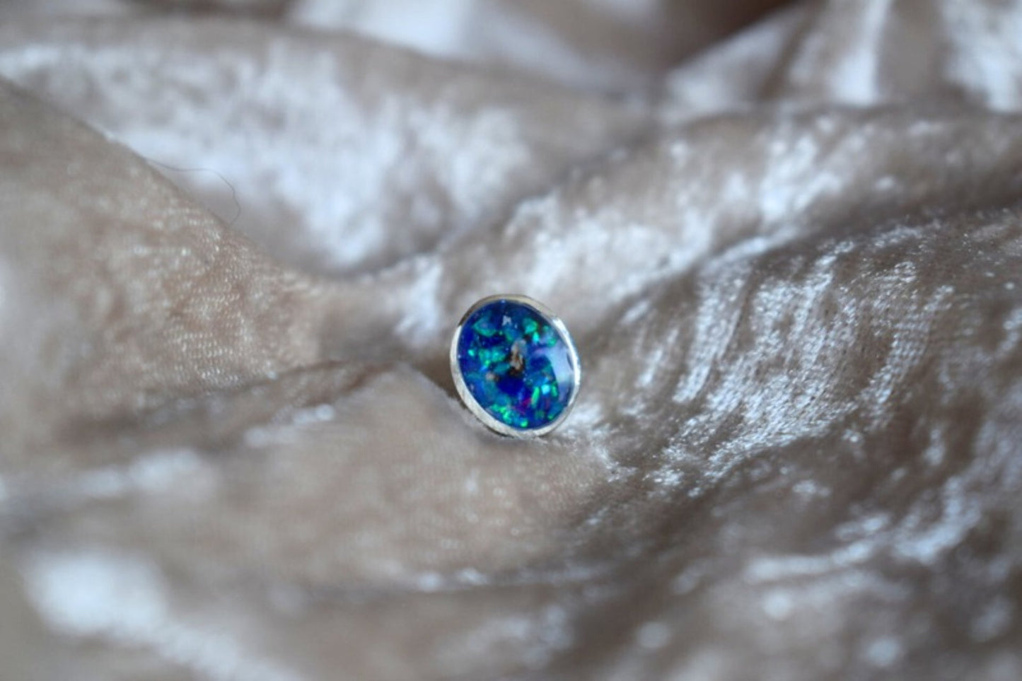 Pandora-style oval memorial charm with ashes – handcrafted cremation jewellery in sterling silver. Custom keepsake charm with free UK shipping