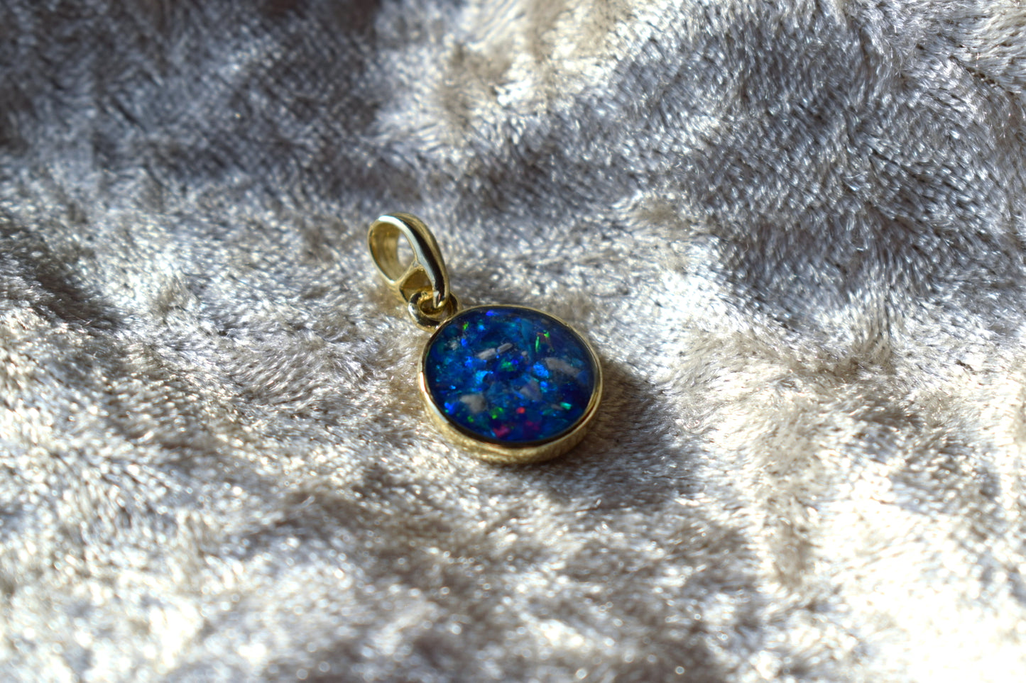 Small round 9ct gold memorial necklace with discreet ashes compartment