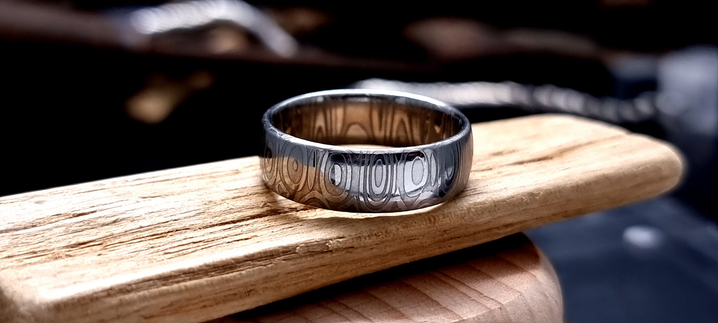 Dee Damascus steel court shaped ring with layered forged pattern