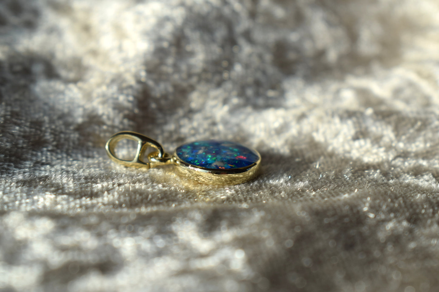 Small round 9ct gold memorial necklace with discreet ashes compartment