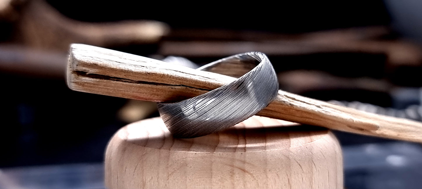 Court-shaped Damascus steel ring for men with rustic etched finish