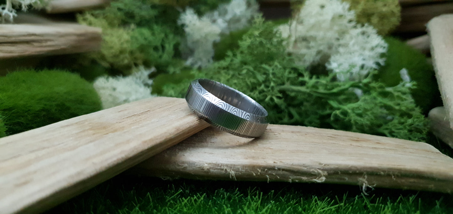 Unique handcrafted Damascus steel ring with bevelled edges