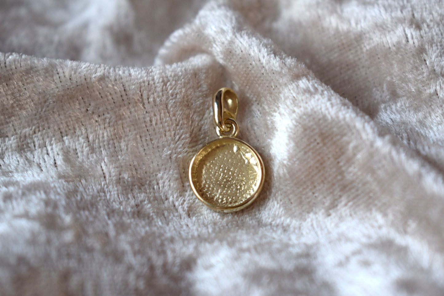 Small round 9ct gold memorial necklace with discreet ashes compartment