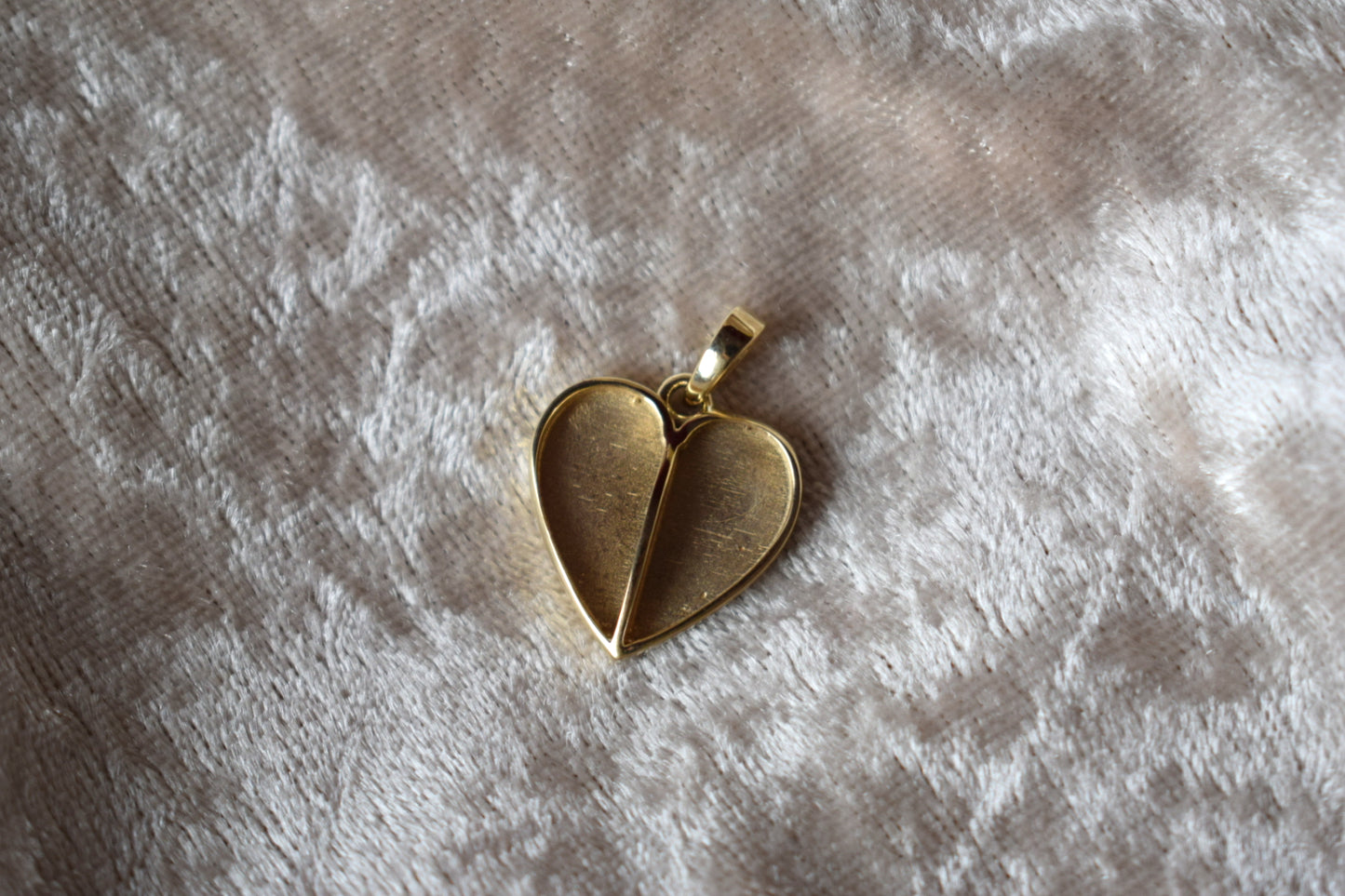 Split heart 9ct gold memorial necklace with double ashes compartments