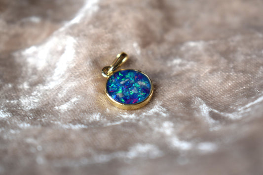 Small round 9ct gold memorial necklace with discreet ashes compartment