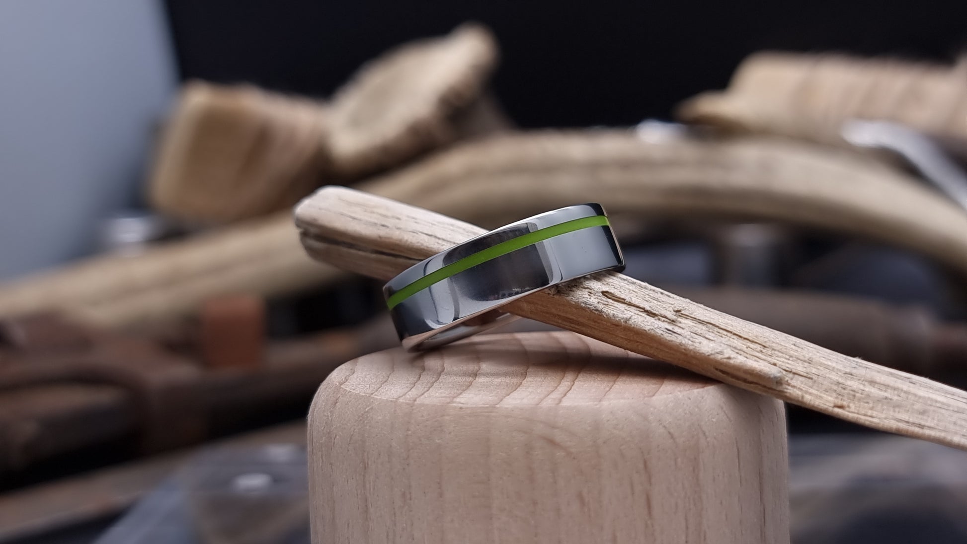 Lumo in Zing UV Glow Stainless Steel Ring image 4