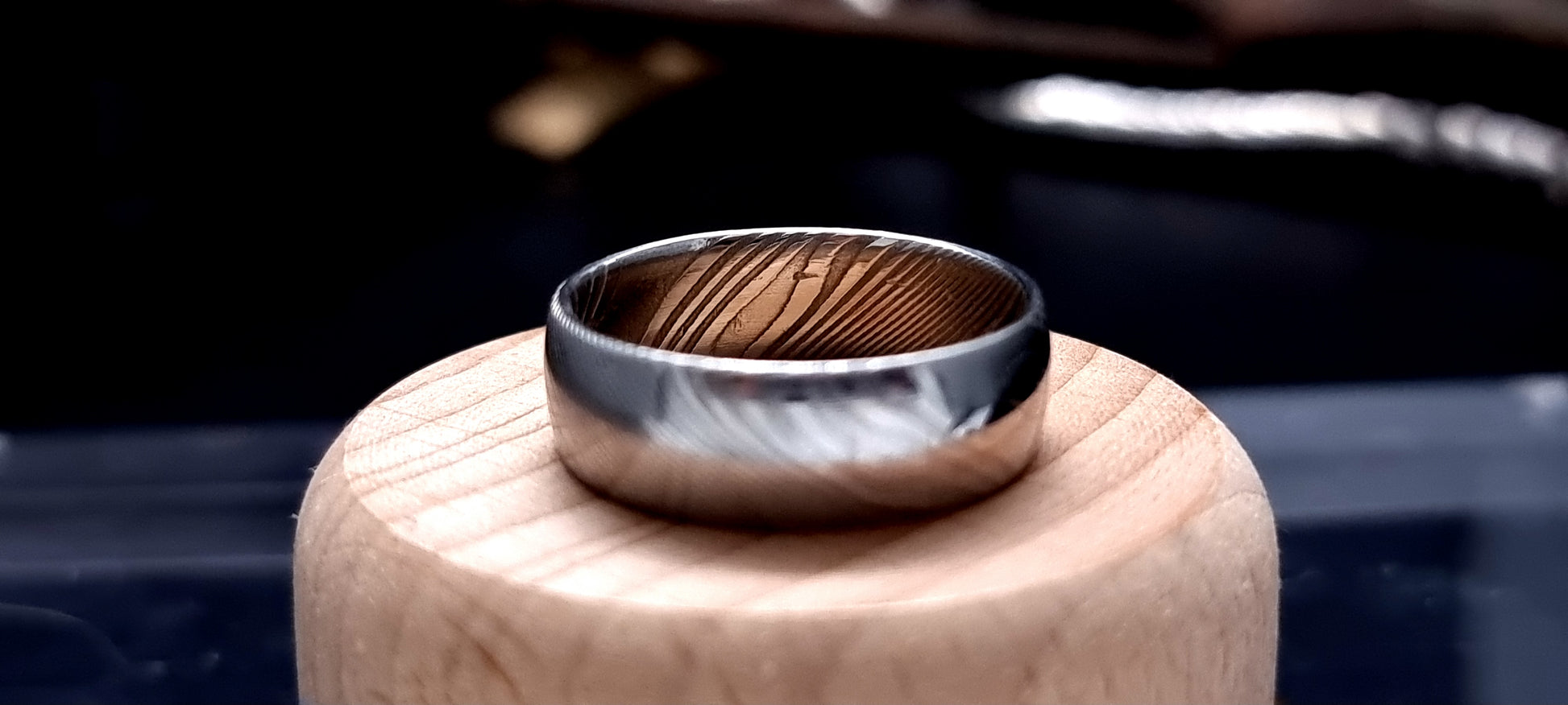 Crynoch patterned Damascus steel ring for alternative wedding style