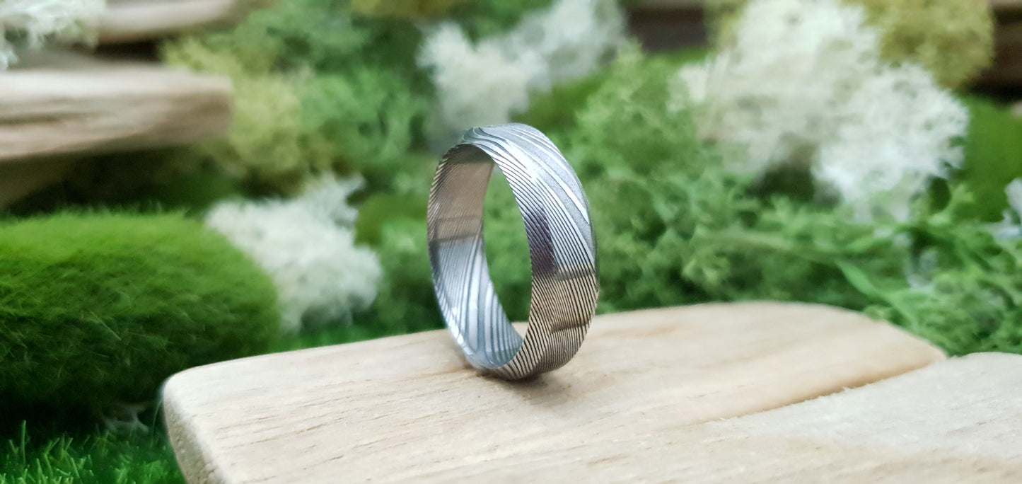 Unique men’s Damascus steel ring featuring Esk patterned layers