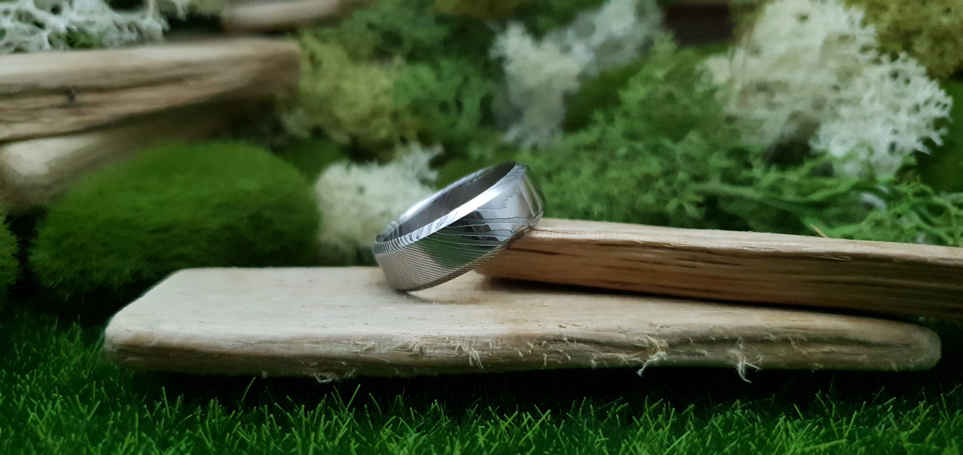Handmade Damascus steel ring with bevel shape and distinctive finish