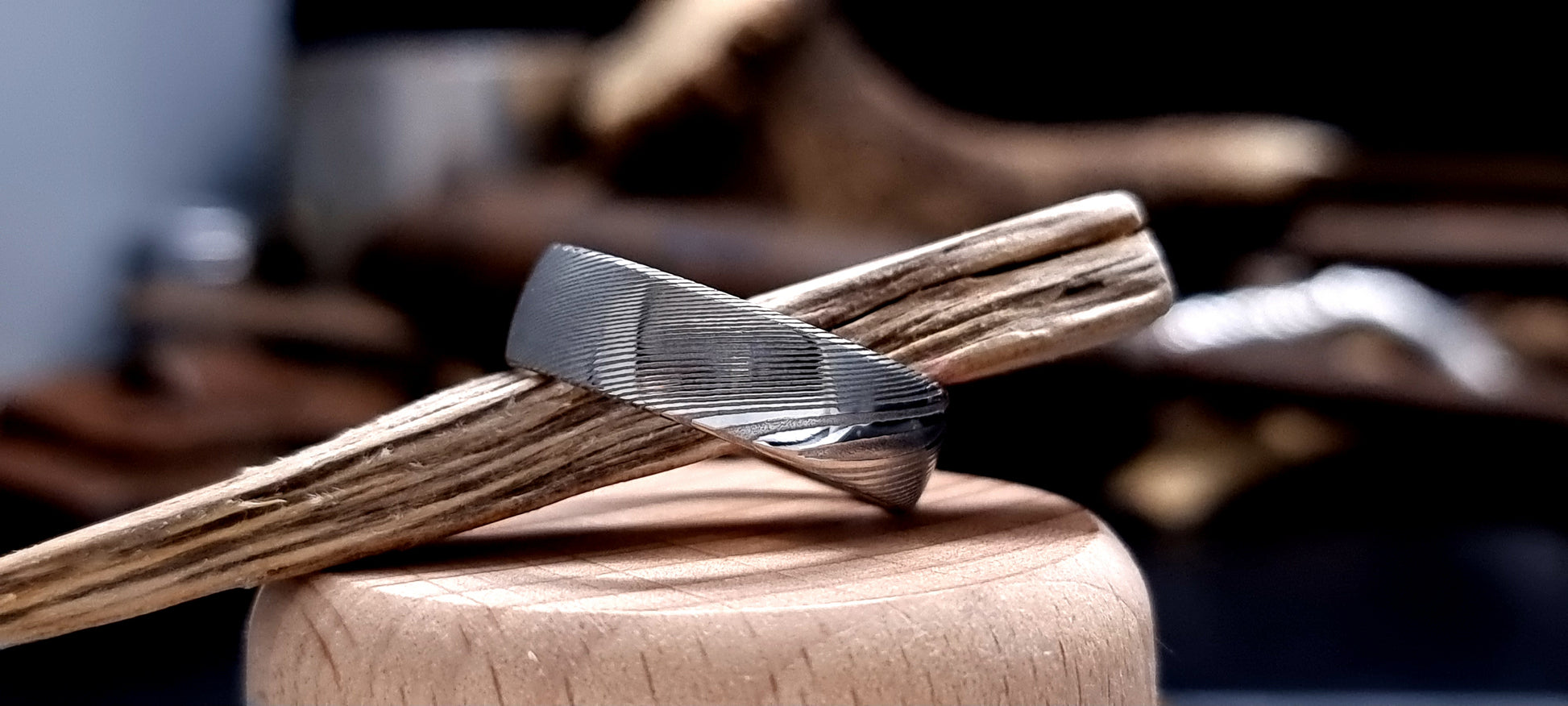Men’s Damascus wedding ring in Esk pattern with rounded edges