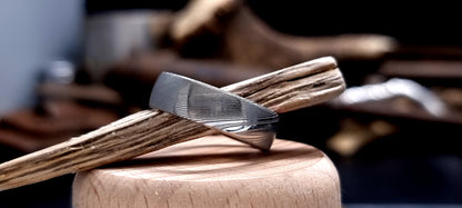 Men’s Damascus wedding ring in Esk pattern with rounded edges