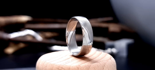 Men’s Damascus wedding ring in Esk pattern with rounded edges