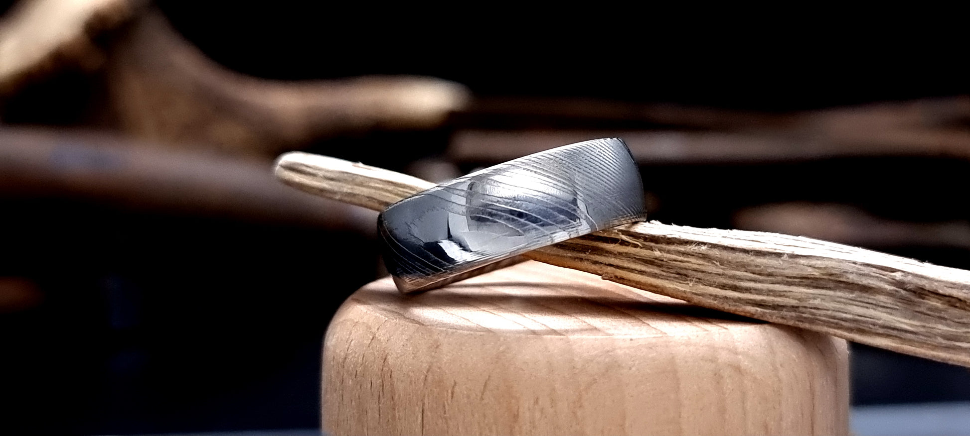 Crynoch patterned Damascus steel ring for alternative wedding style