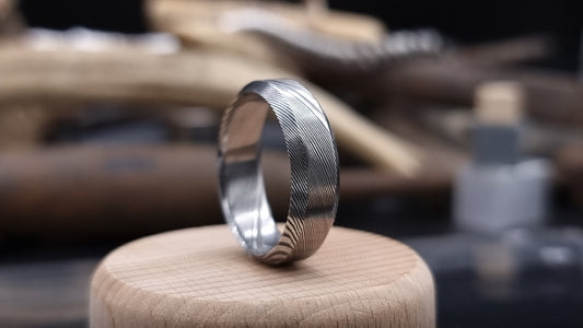 Unique men’s Damascus steel ring featuring Esk patterned layers