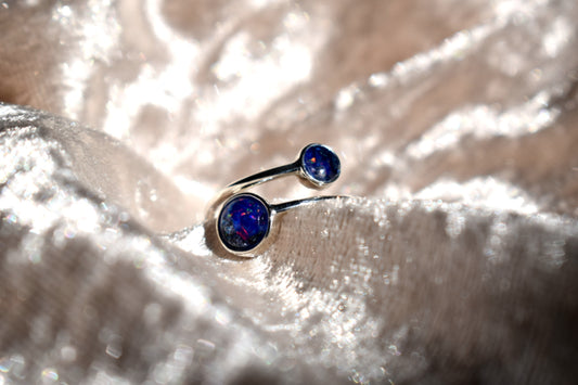 Adjustable silver memorial ring with double round ashes settings