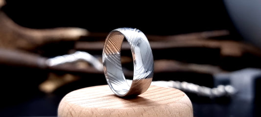 Crynoch patterned Damascus steel ring for alternative wedding style