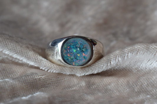 Men’s round silver signet ring with hidden cremation ashes setting