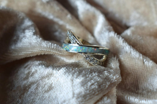 Sterling silver memorial ring with half-entwined CZ detail and hidden ashes