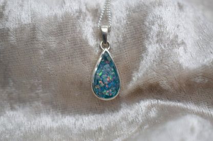 Handmade teardrop silver memorial ashes necklace with discreet ashes inlay, crafted in the UK