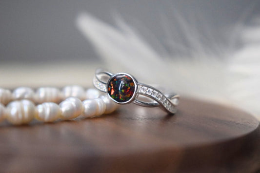Silver Entwined Circle Memorial Ring