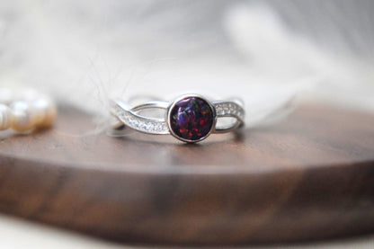 Silver Entwined Circle Memorial Ring