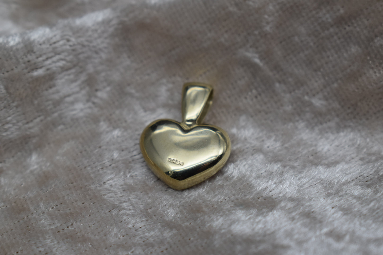 Small Heart Memorial Ashes Necklace – 9ct Gold Heart Cremation Pendant, Handmade Keepsake Jewellery in the UK