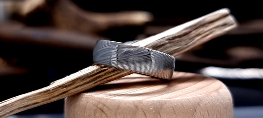 Men’s Damascus wedding ring in Esk pattern with rounded edges