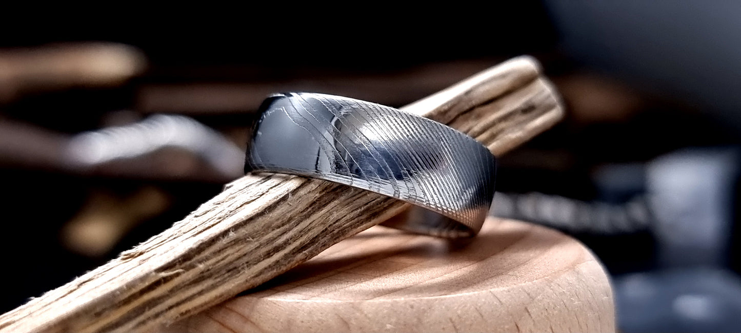 Crynoch patterned Damascus steel ring for alternative wedding style